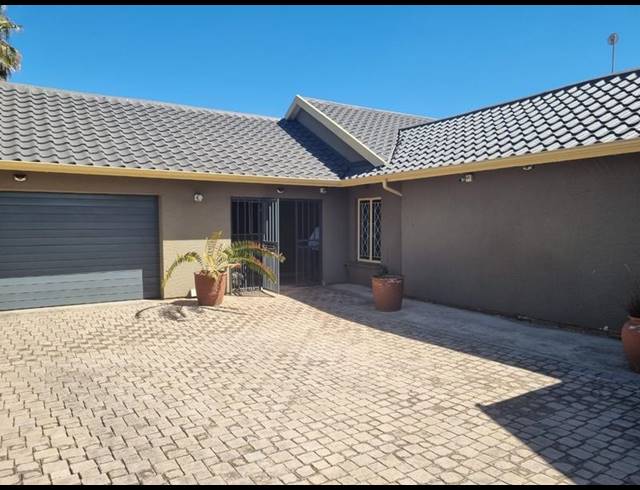 4 BEDROOM HOUSE FOR SALE IN VERWOERDPARK